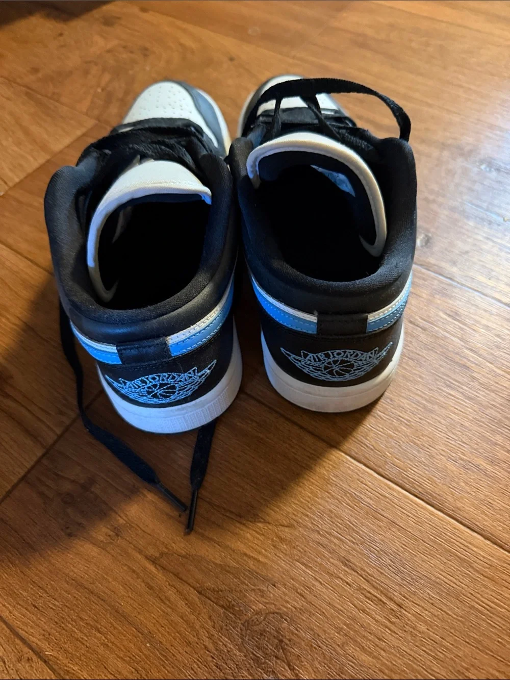 Jordan Low-Top Sneakers in Black, White & Blue